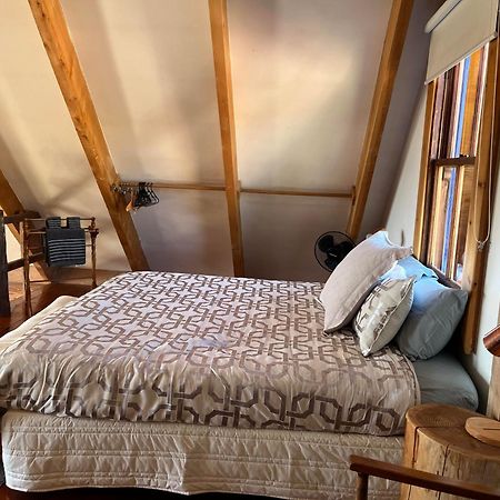 Tree Hut Cottage マスタートン エクステリア 写真